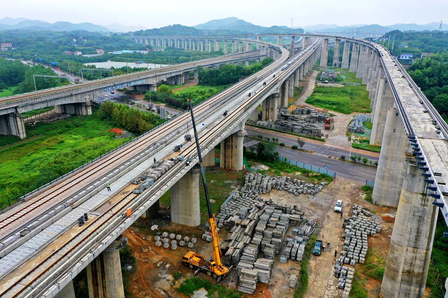 常益长铁路建设正酣