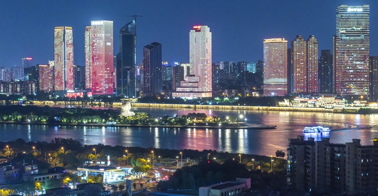 华灯上 夜未央