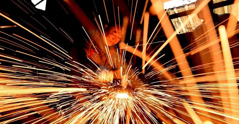 年末赶订单 企业忙生产