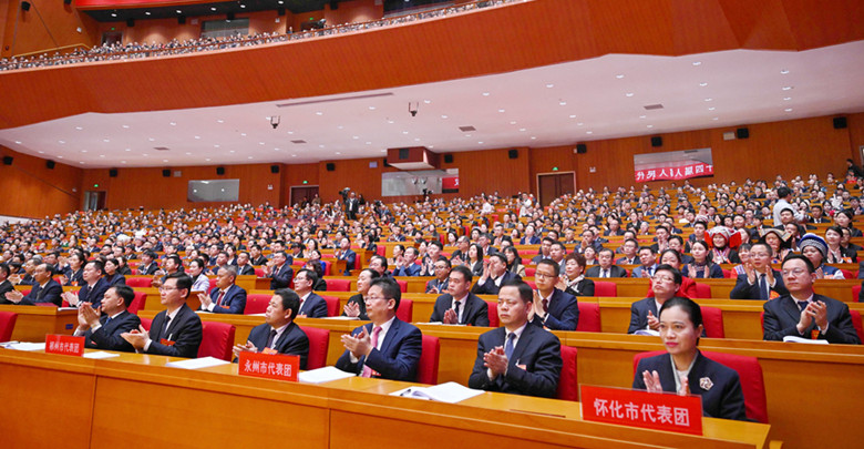 跃马扬鞭开新局 砥砺奋进“十五五”