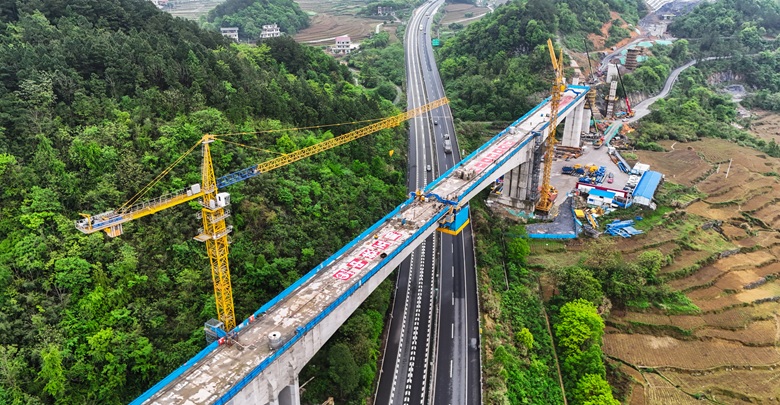 邵永高铁最大跨度连续梁合龙