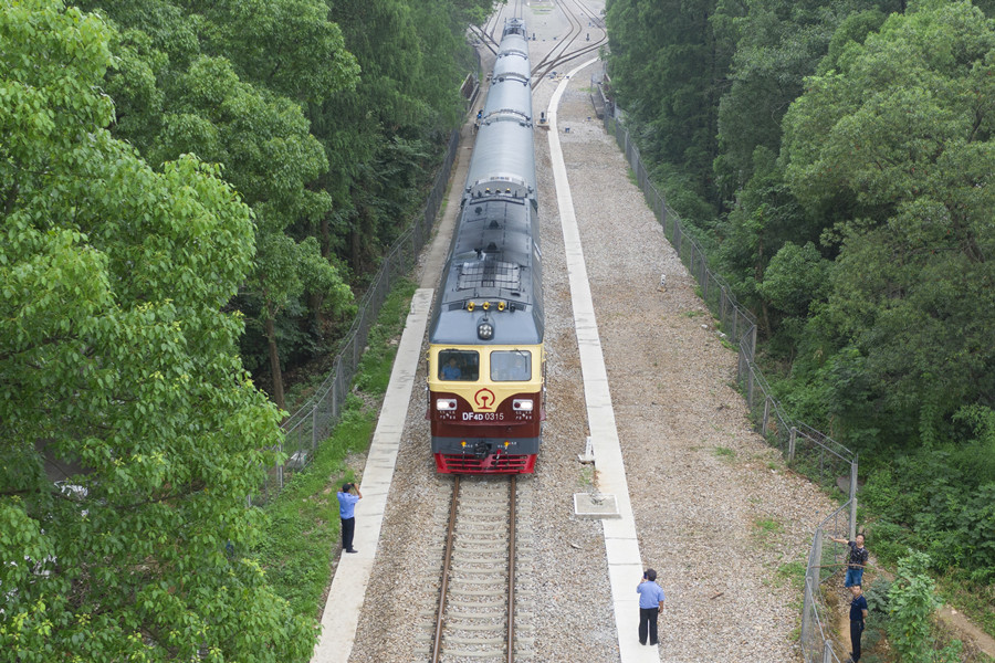 韶山至井冈山红色专列首发