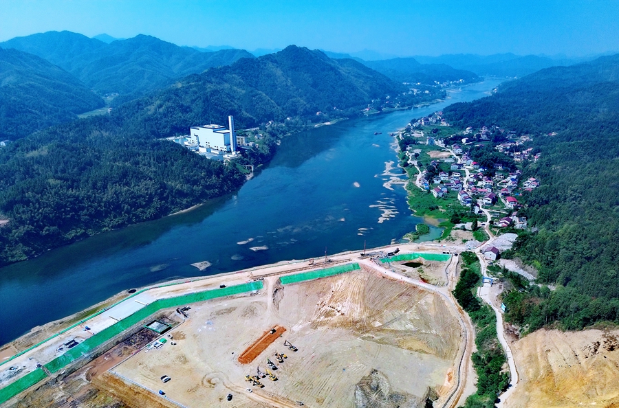 首页>政务要闻>焦点图>9月24日,安化县金塘冲水库枢纽工程施工现场一