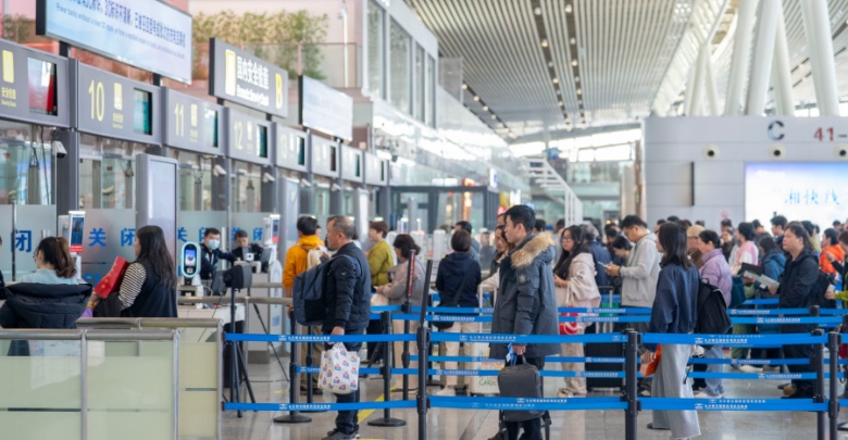 春节临近 长沙机场迎客流高峰