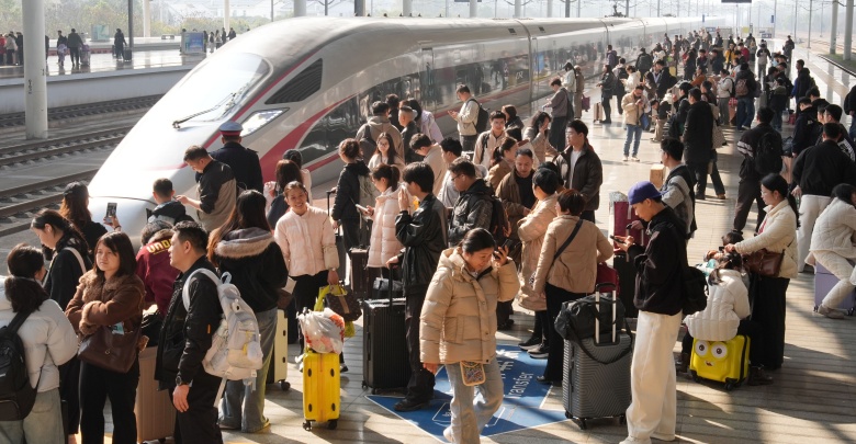 铁路迎来返程客流高峰