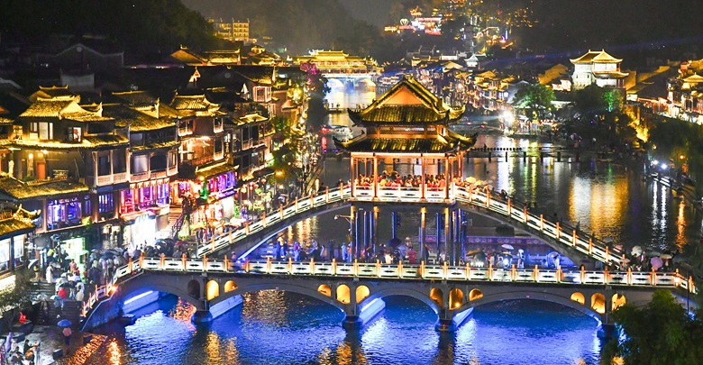 夜游凤凰古城