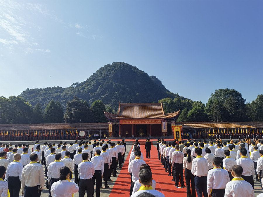 九嶷山舜帝陵是我國置陵最早,存續時間最長的始祖陵廟,自夏朝始建